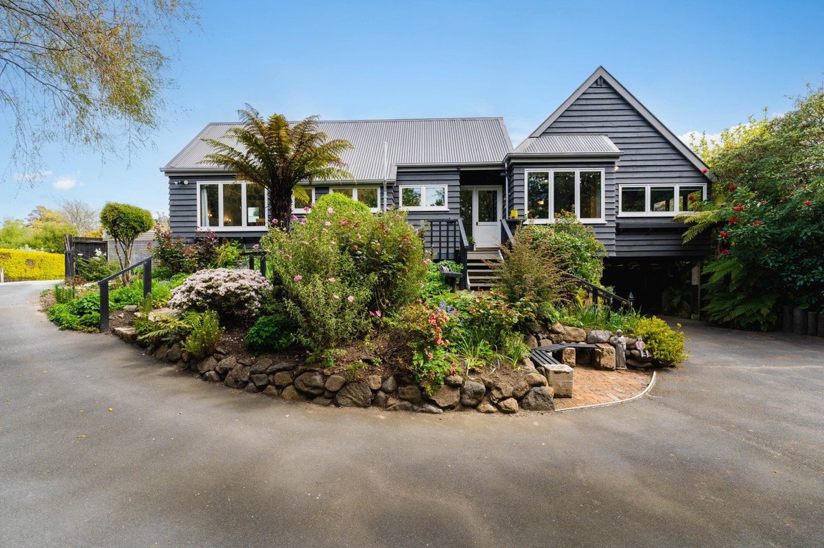 36 Glenross Street, Glenross, Dunedin - Carousel 1