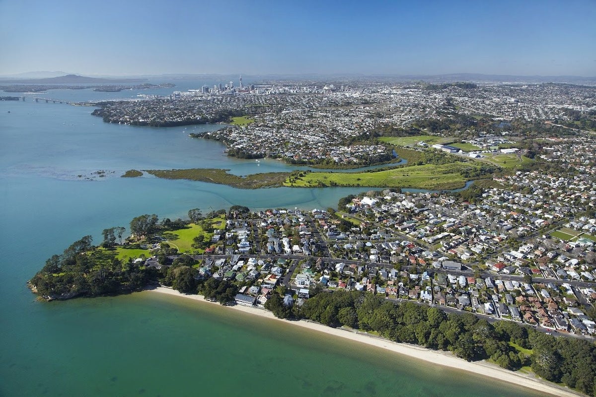 51 Harbour View Road, Point Chevalier, Auckland - Carousel 14