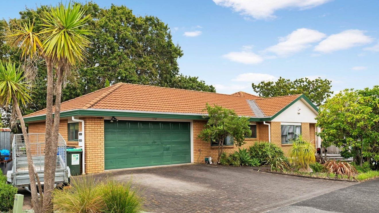 19 Lochend Place, Highland Park, Auckland - Carousel 1