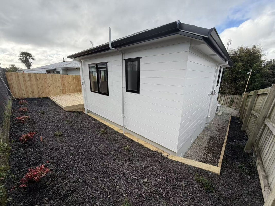 26 Beauchamp Drive, Massey, Auckland - Carousel 9