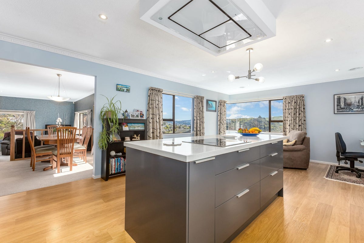 7 The Top Gallant, Whitby, Porirua - Carousel 2