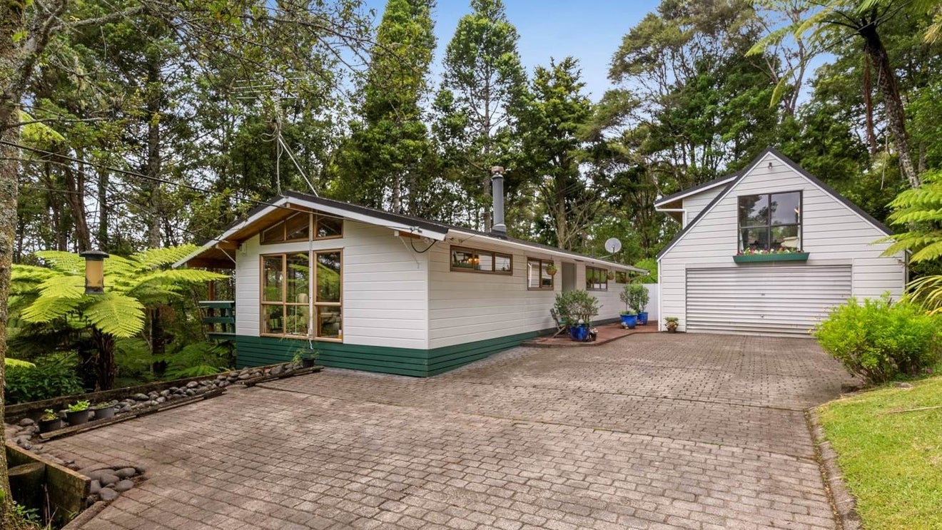 68 Shetland Street, Glen Eden, Waitakere City - Carousel 1