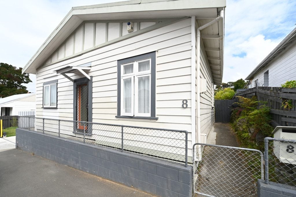 8 Chaucer Road South, Hospital Hill, Napier - Carousel 1