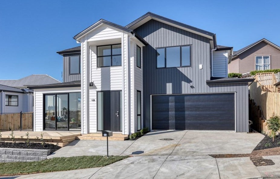 11 Keiha Crescent, Massey, Auckland - Carousel 1