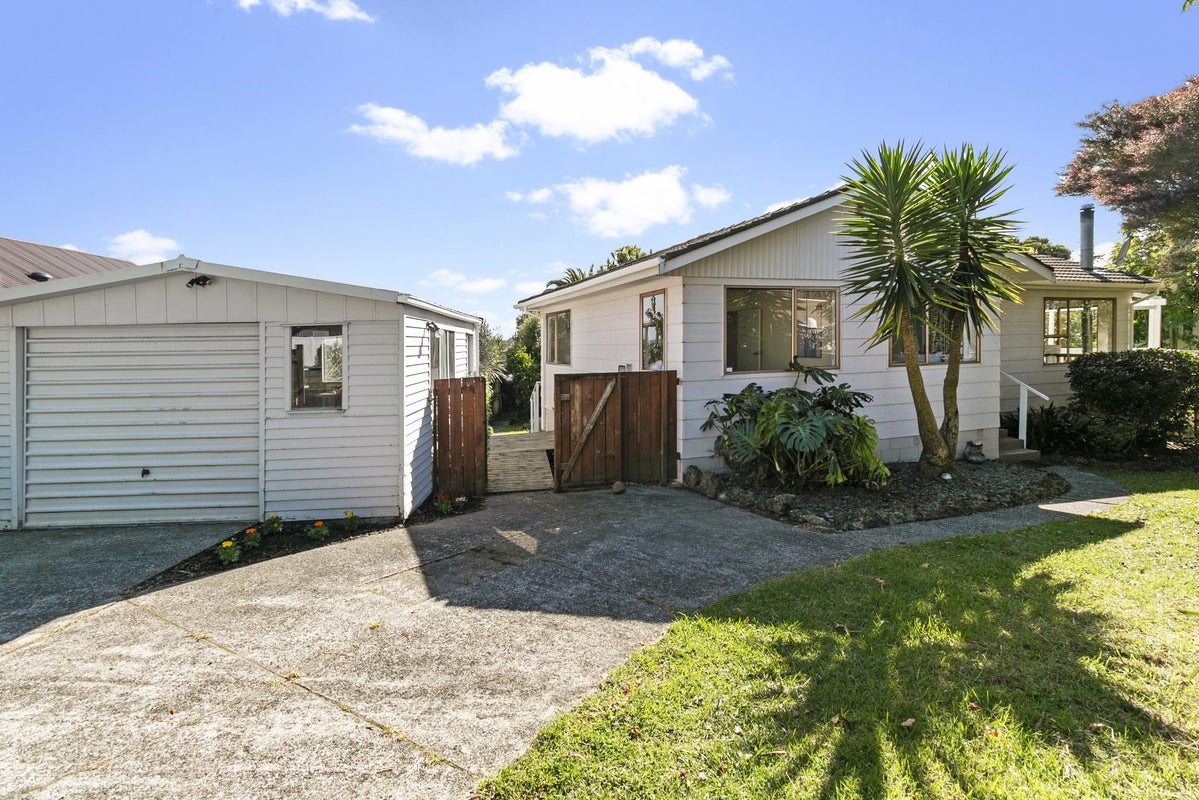 14 George Herring Place, Glen Eden, Auckland - Carousel 1