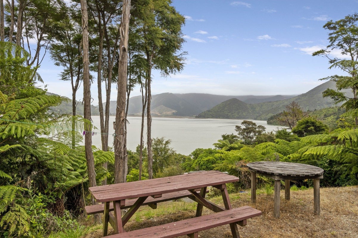 279 Queen Charlotte DR, HAVELOCK, MARLBOROUGH - Carousel 2
