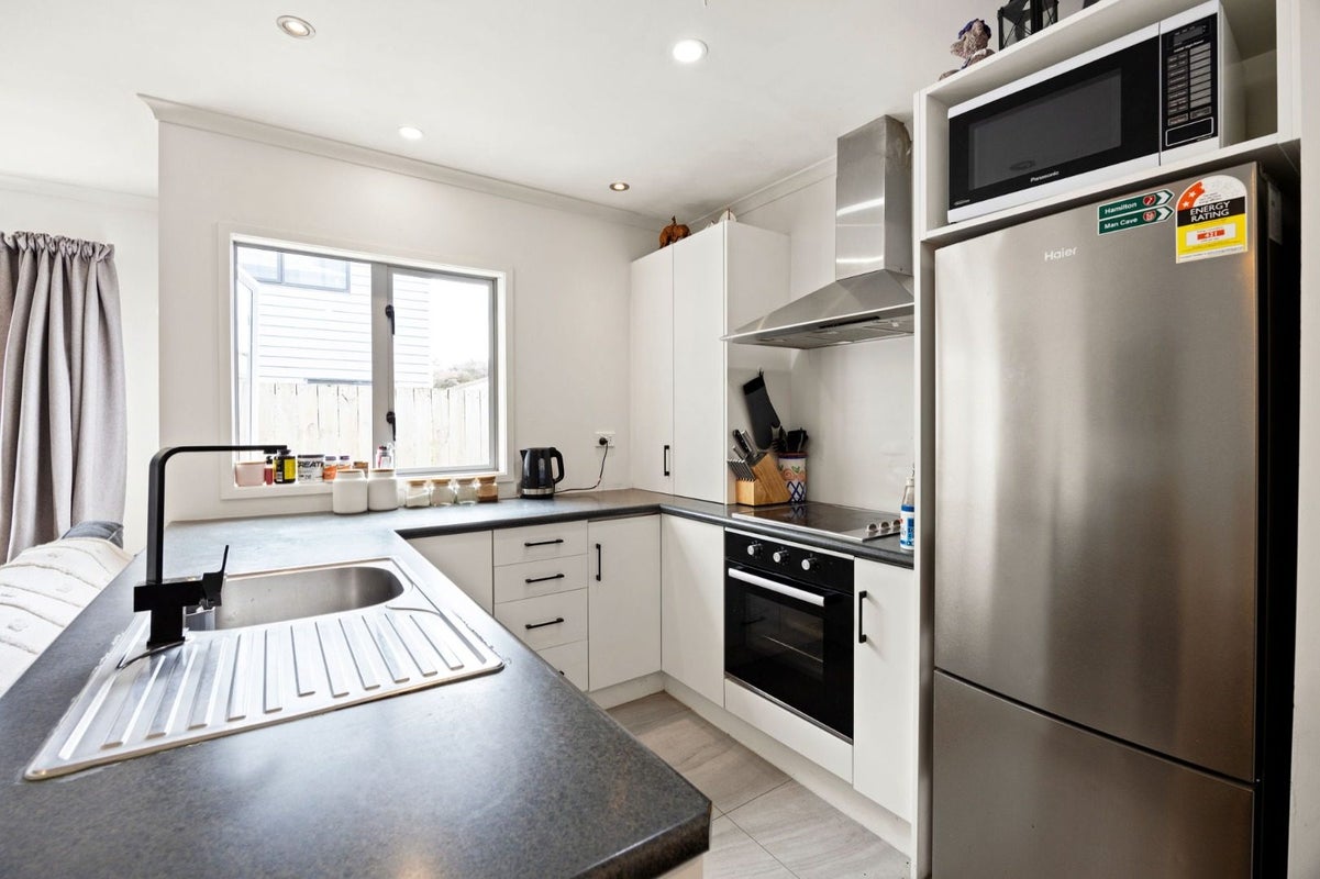 12D Cameron Road, Hamilton East, Hamilton - Carousel 1