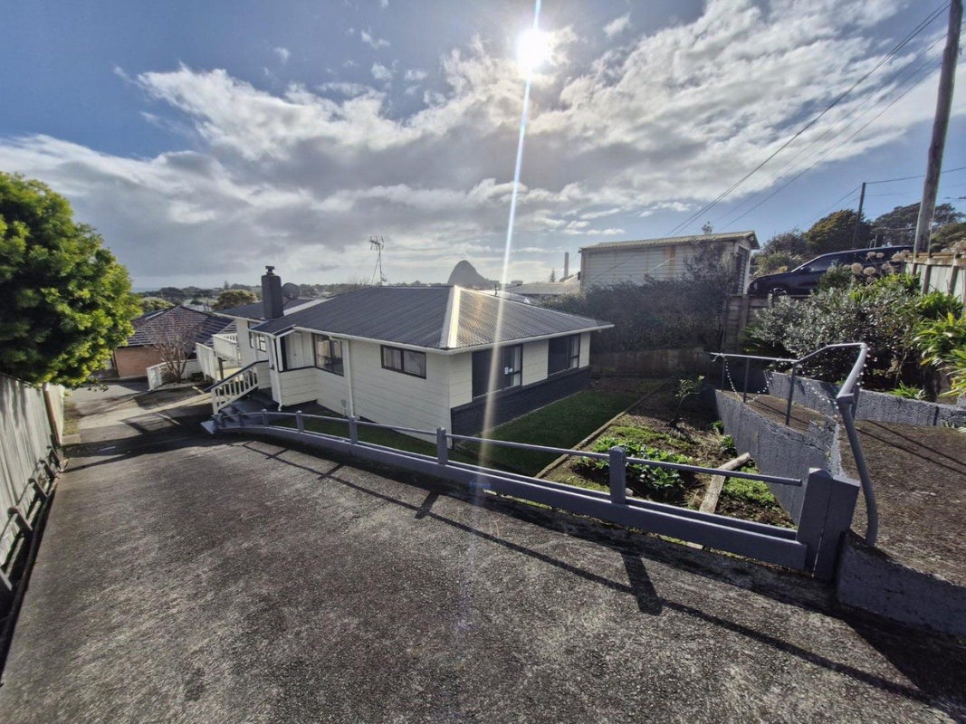 3 Mount View Place, Spotswood, New Plymouth - Carousel 2