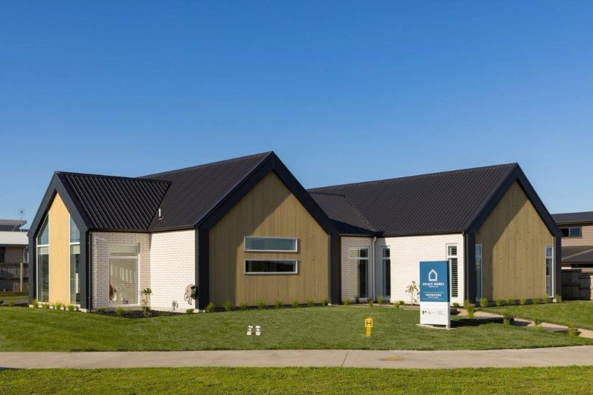 2 Iwi Road, Baverstock, Hamilton - Carousel 2