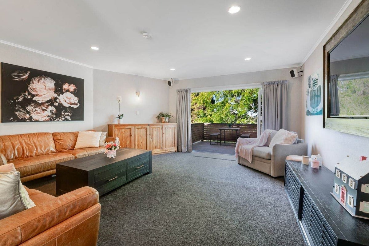 1/14 Roband Avenue, Glenfield, Auckland - Carousel 2