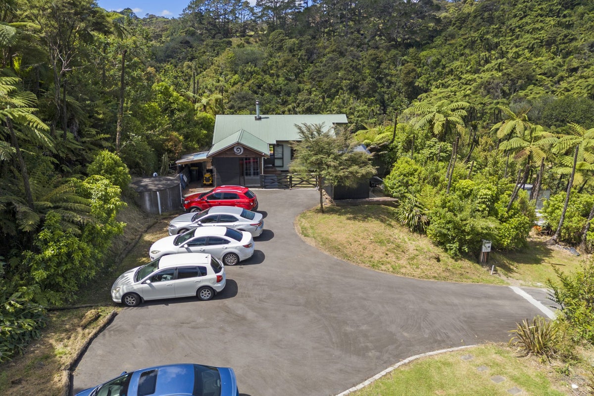 46 Stoney Creek Drive, Henderson - Carousel 1