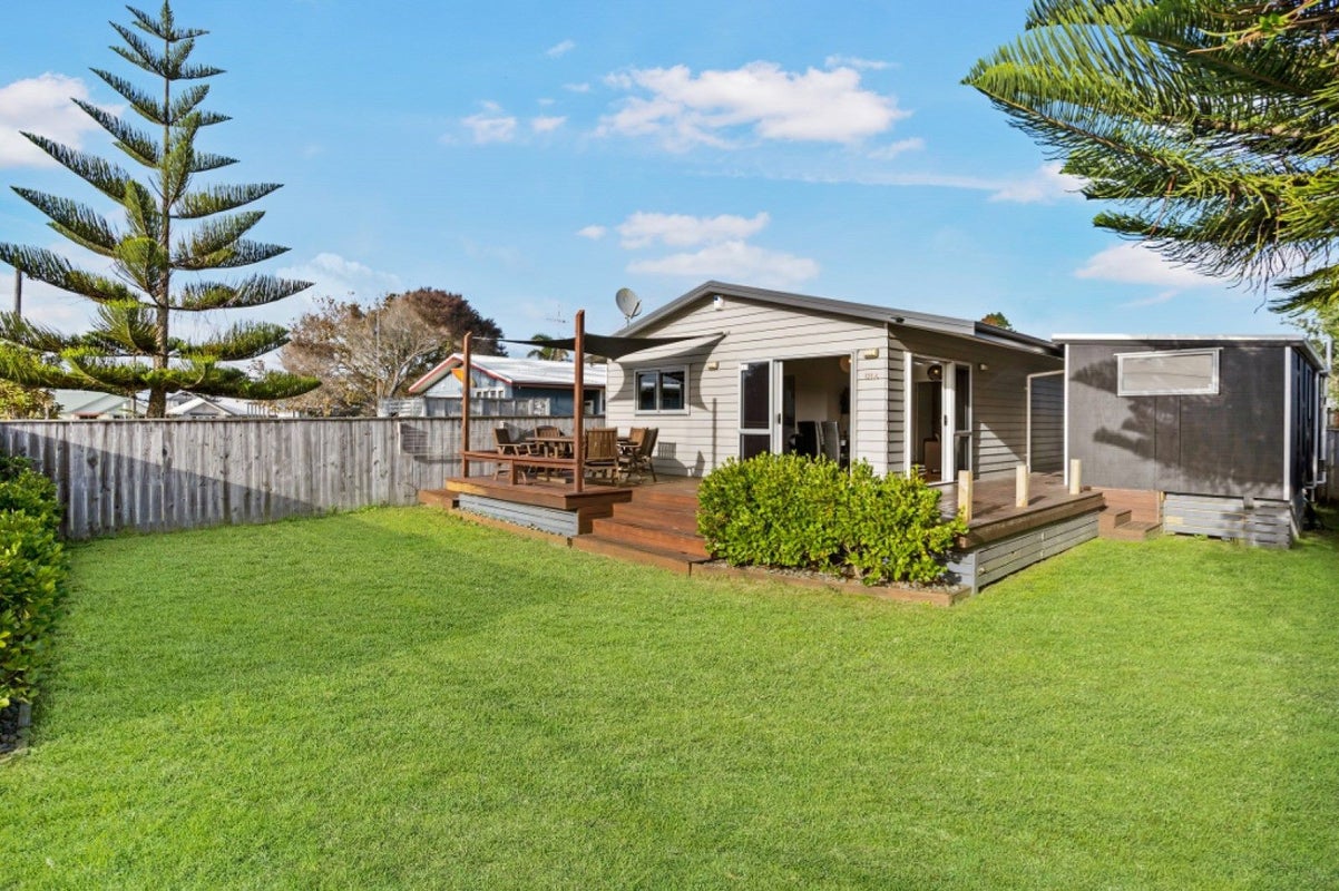 121A Ocean Road, Whangamatā - Carousel 1