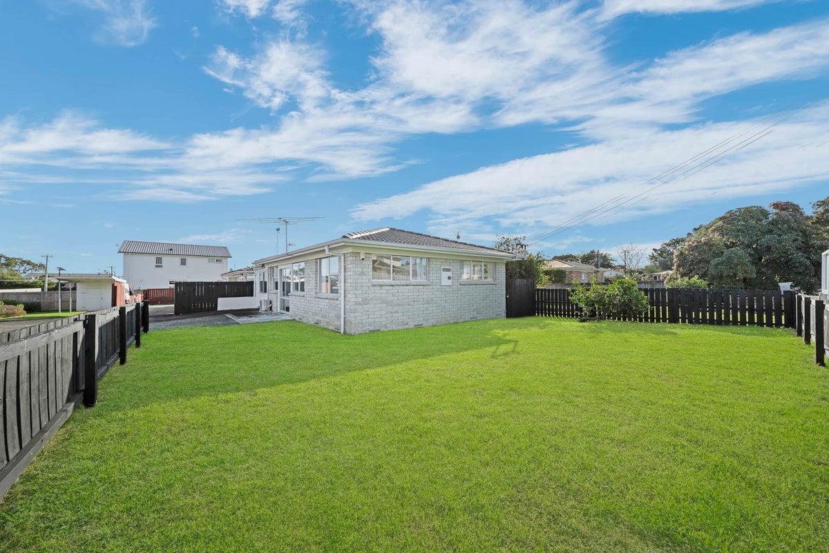 1/5 Royal Arch Place, Rosehill, Papakura - Carousel 2