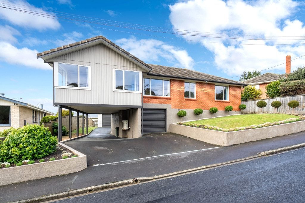 14 Charters Street, Glenross, Dunedin - Carousel 1
