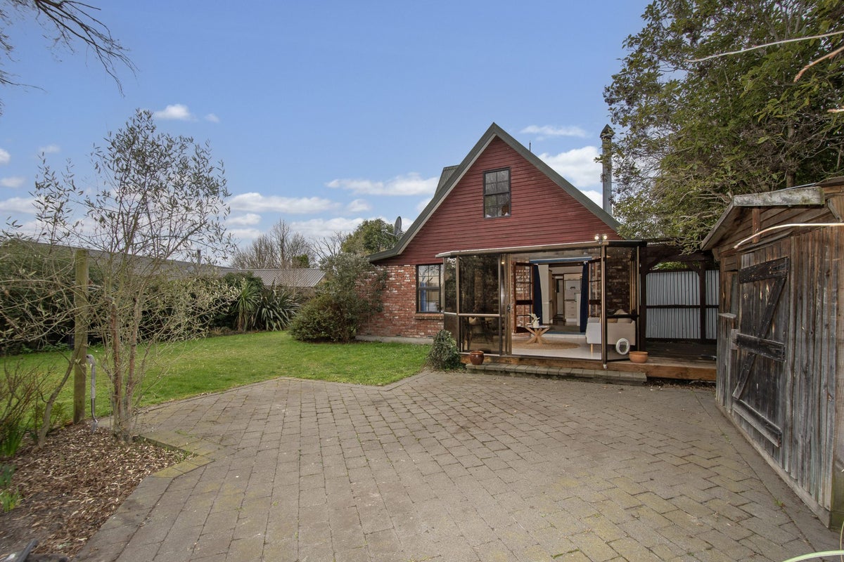 41 Gibbs Drive, Woodend, Woodend - Carousel 2