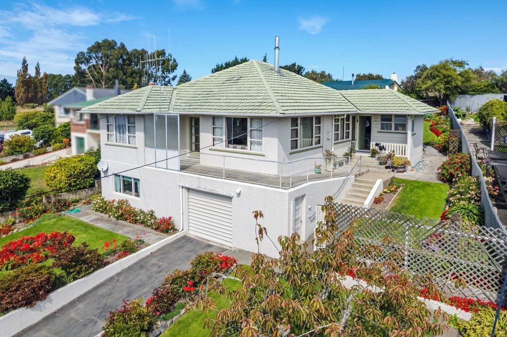 6 Cambridge Place, Holmes Hill, Oamaru - Carousel 1