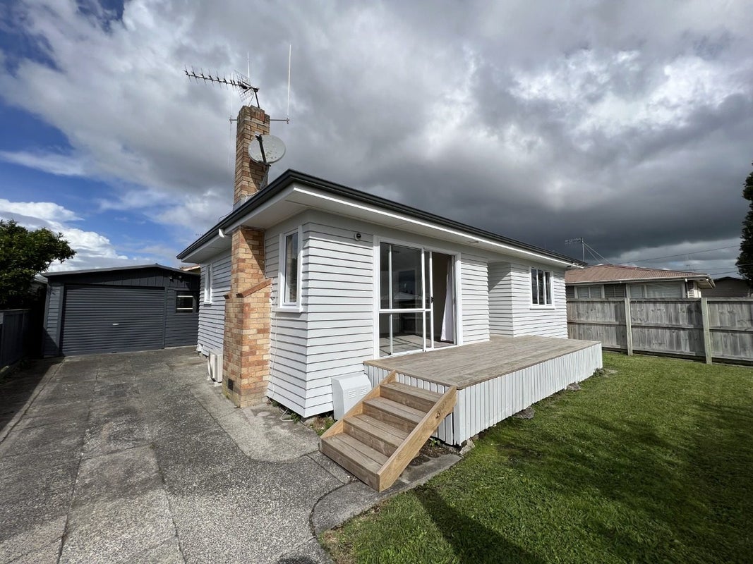 12 Vercoe Road, Beerescourt, Hamilton - Carousel 1