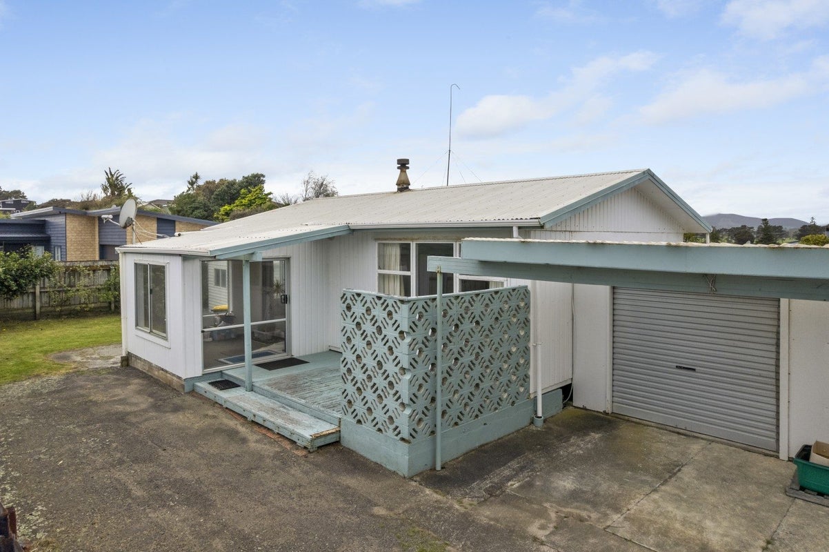 6B ROBERT MCKEEN ST, OTAKI BEACH, OTAKI - Carousel 1