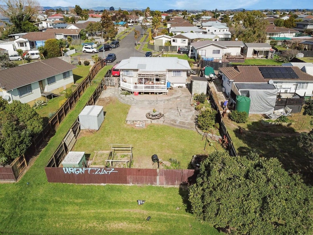 14 Balwyn Place, Clendon Park, Auckland - Carousel 13