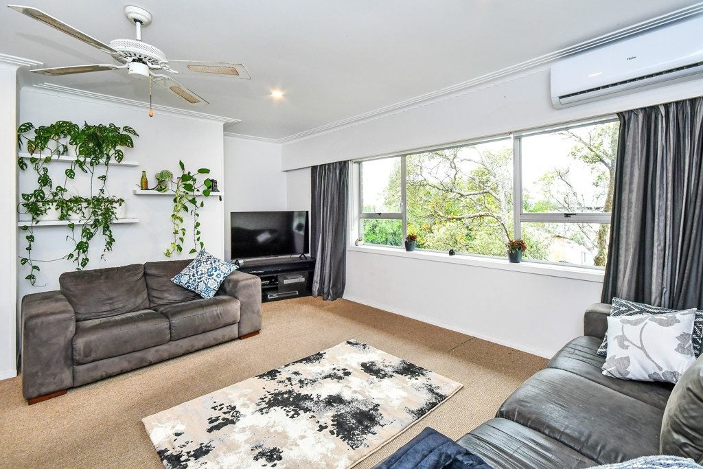 2/10 Portadown Avenue, Pakuranga Heights, Auckland - Carousel 1