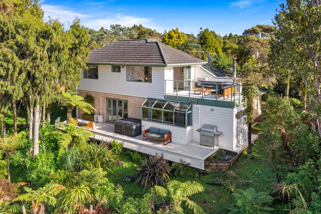 31 Turanga Road, Henderson Valley, Auckland - Carousel 21