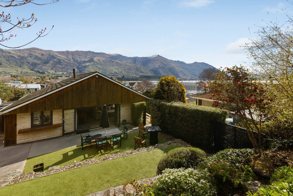 32C Brownston Street, Wanaka, Wanaka - Carousel 1