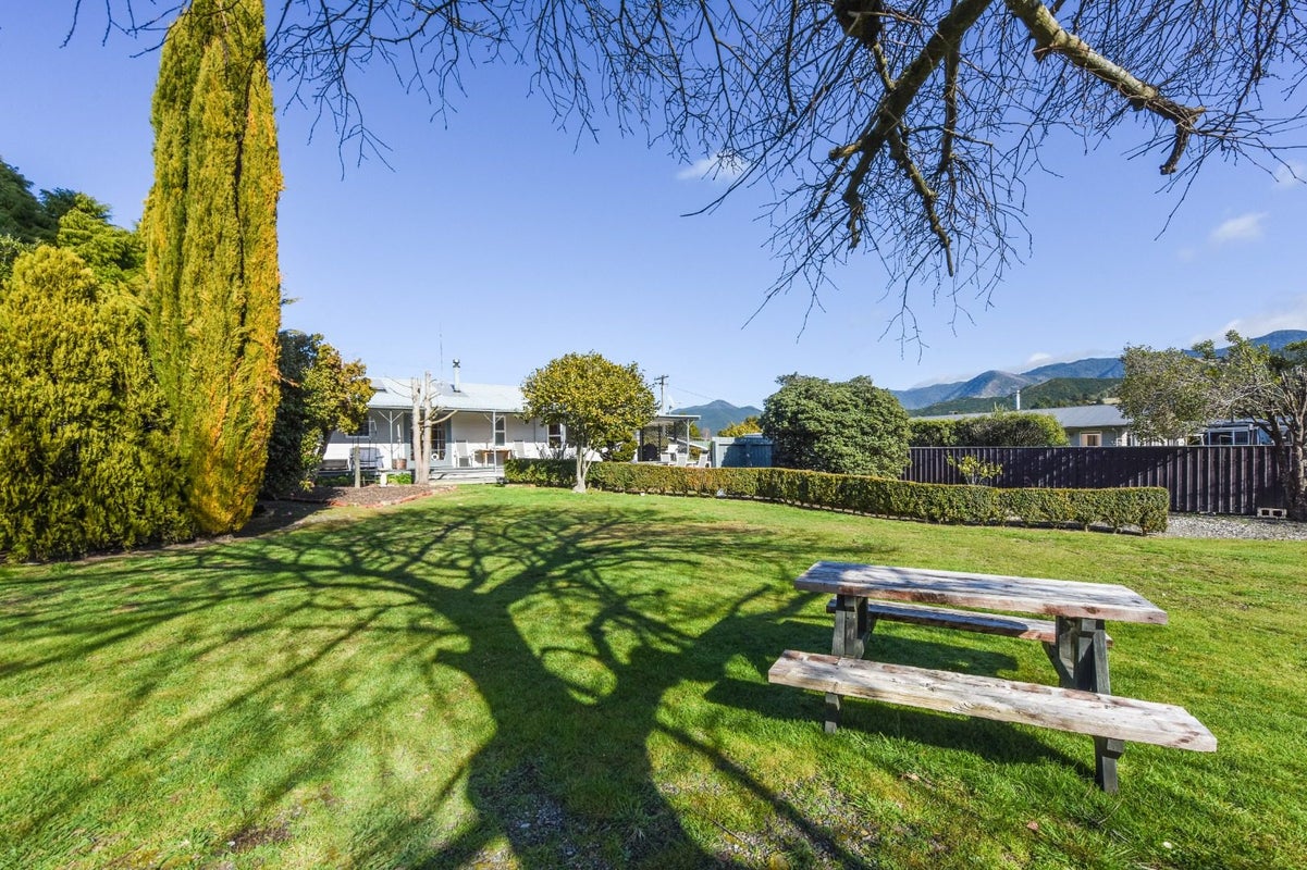 703 State Highway 1, Blenheim - Carousel 1
