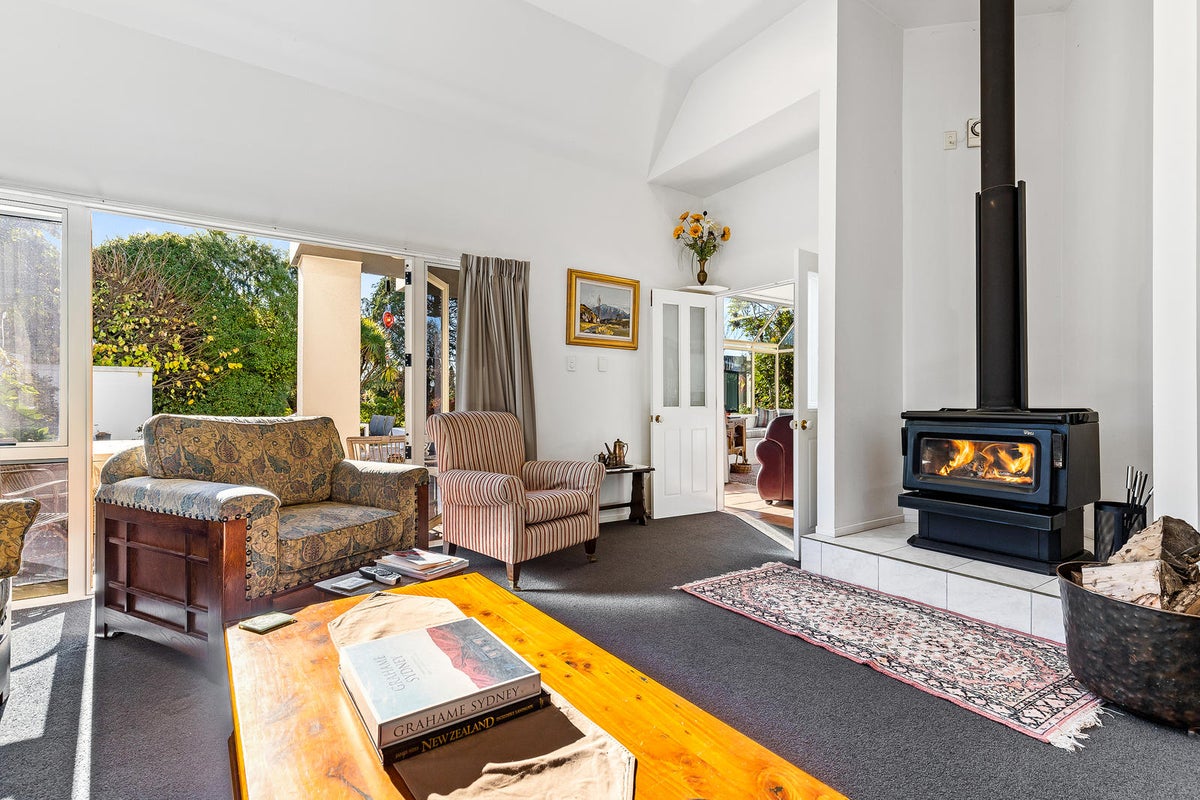15 Brookford Place, Westmorland, Christchurch - Carousel 2