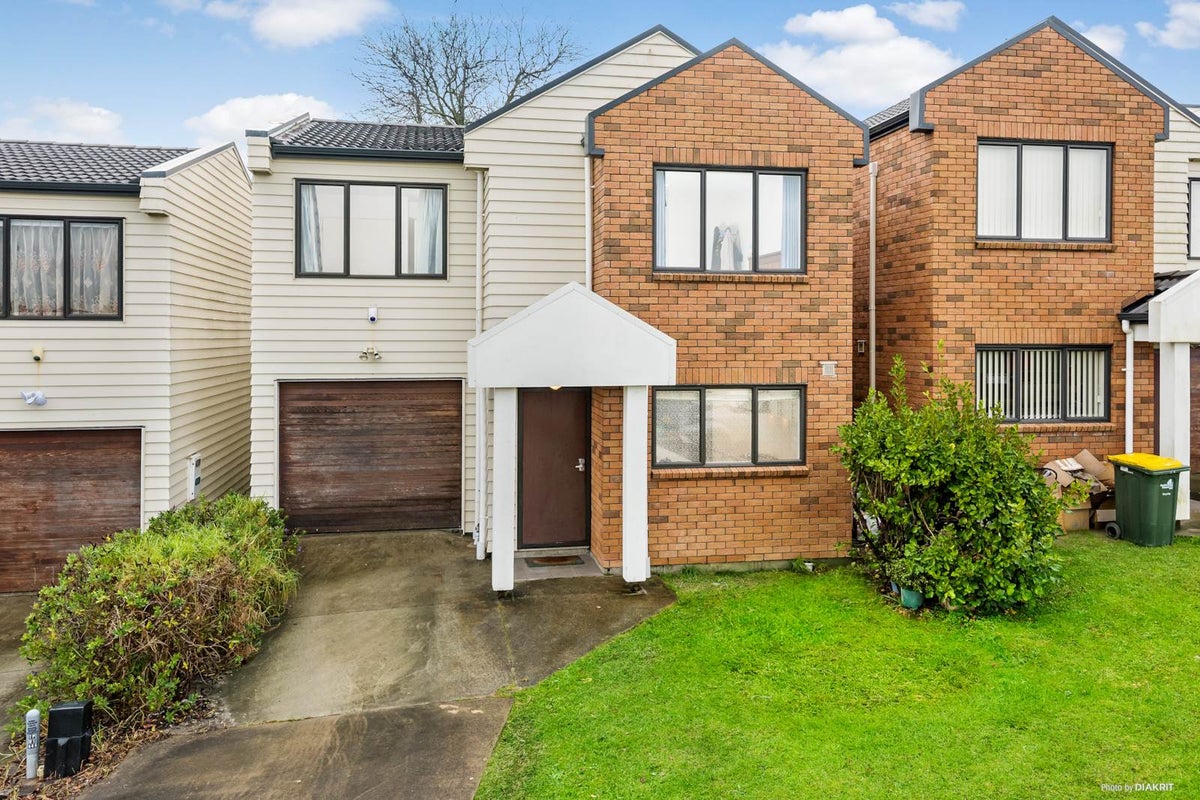21 Masons Road, Oteha, Auckland - Carousel 1