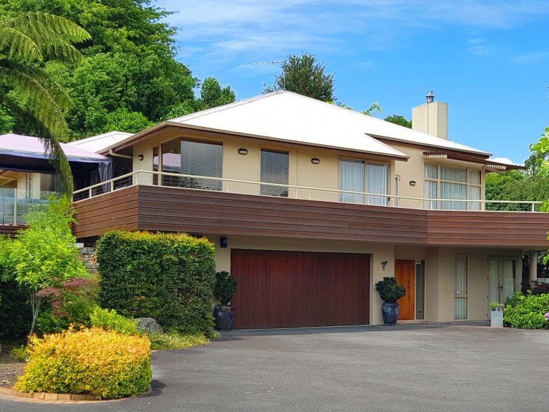 25 Capricorn Place, Kawaha Point, Rotorua - Carousel 1