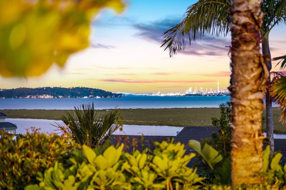 1/181 Luckens Road, West Harbour, Auckland - Carousel 1