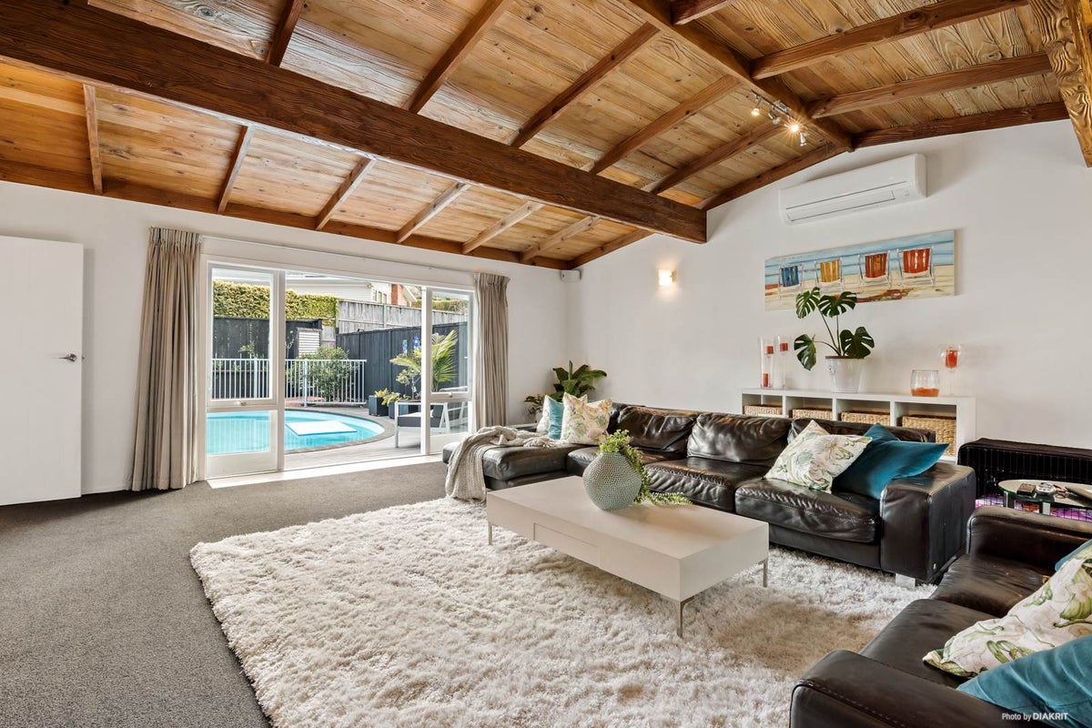 16 Nicholson Place, Hillcrest, Auckland - Carousel 1