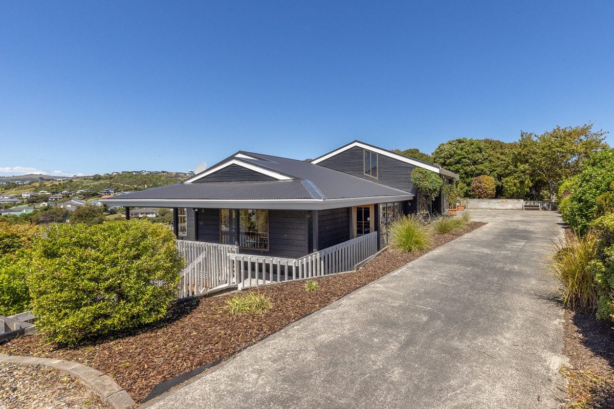 41 James Cook Drive, Whitby, Porirua - Carousel 1