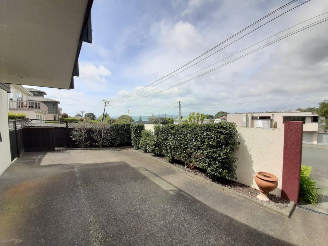 20 Oban Road, Browns Bay, Auckland - Carousel 2