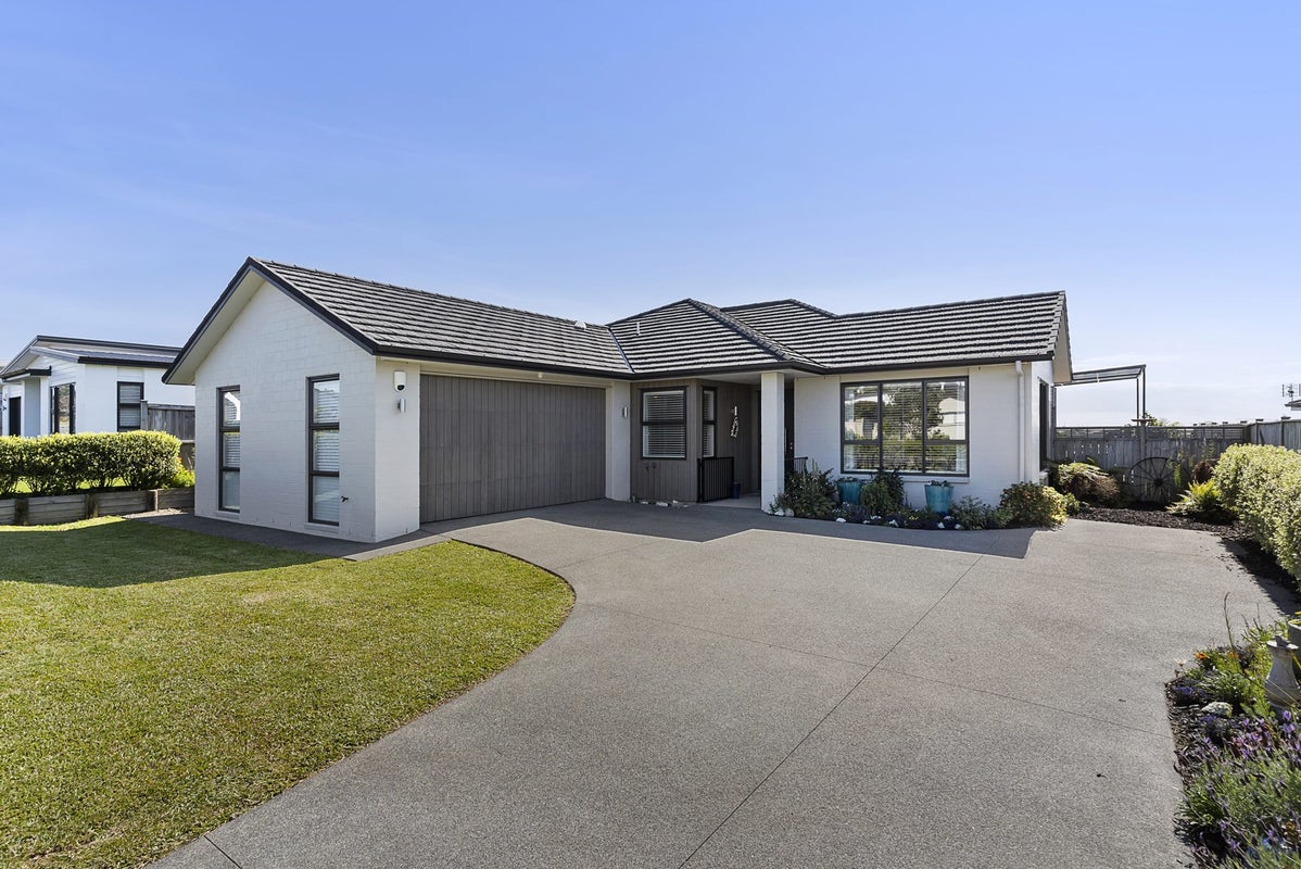 28 Mahutonga Avenue, Beachlands, Auckland - Carousel 1