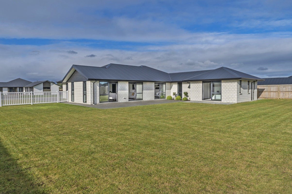 10 Merino Crescent, Kirwee, Kirwee - Carousel 1
