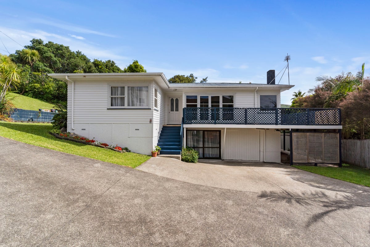 77 Buscomb Avenue, Henderson, Auckland - Carousel 1