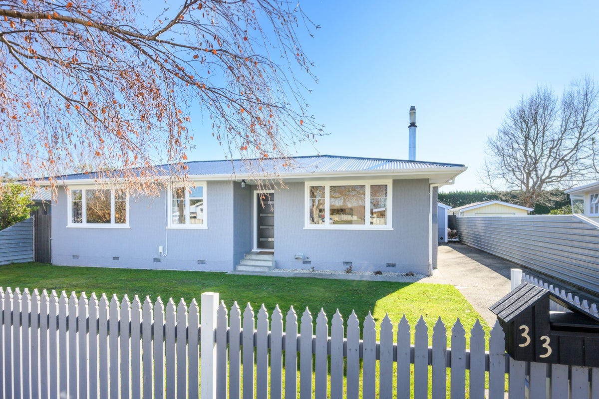 33 Benmore Avenue, Cloverlea, Palmerston North - Carousel 1