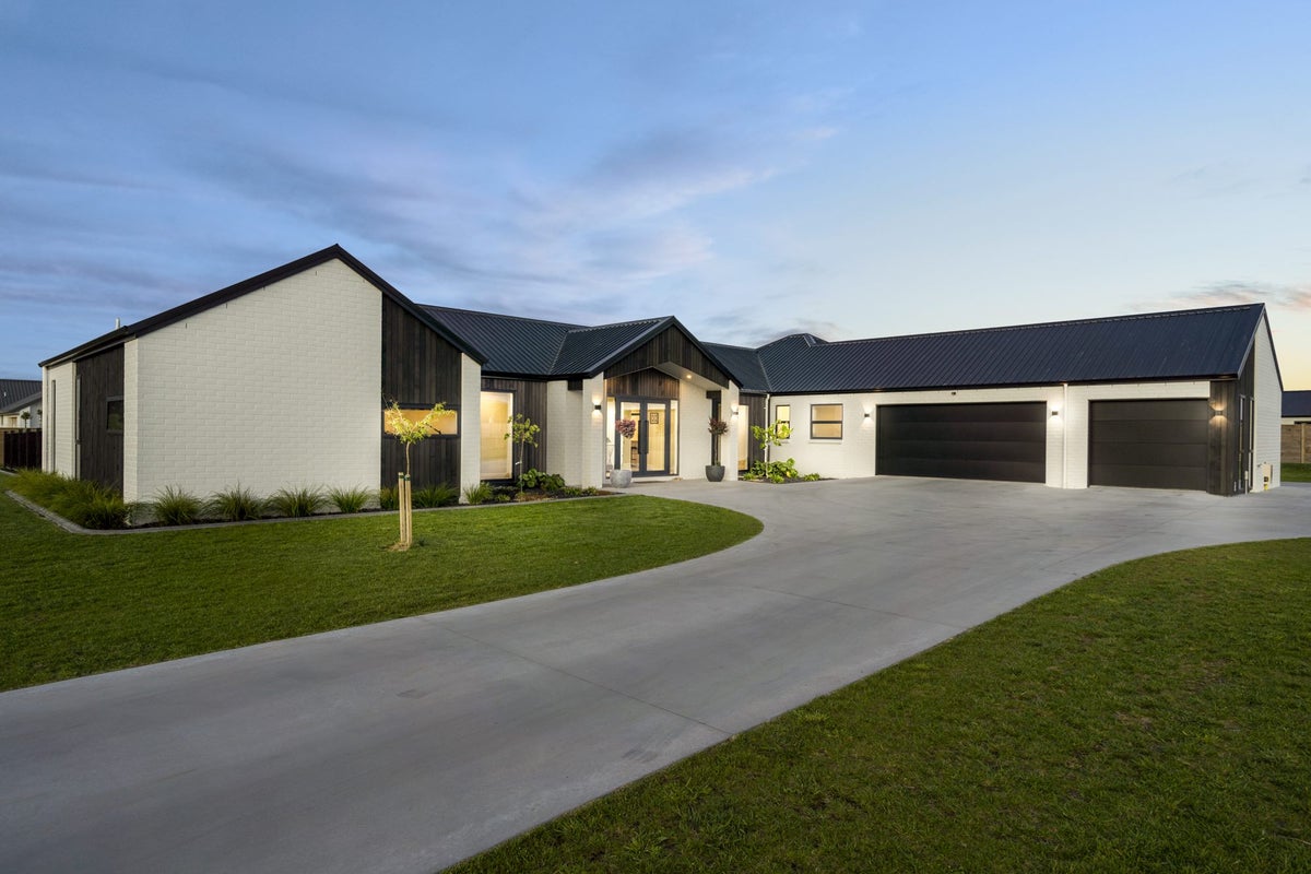 35 Sunline Drive, Leamington, Cambridge - Carousel 1