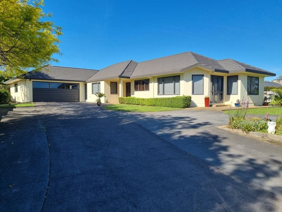 36D Shelter Grove, Frankleigh Park, New Plymouth - Carousel 1