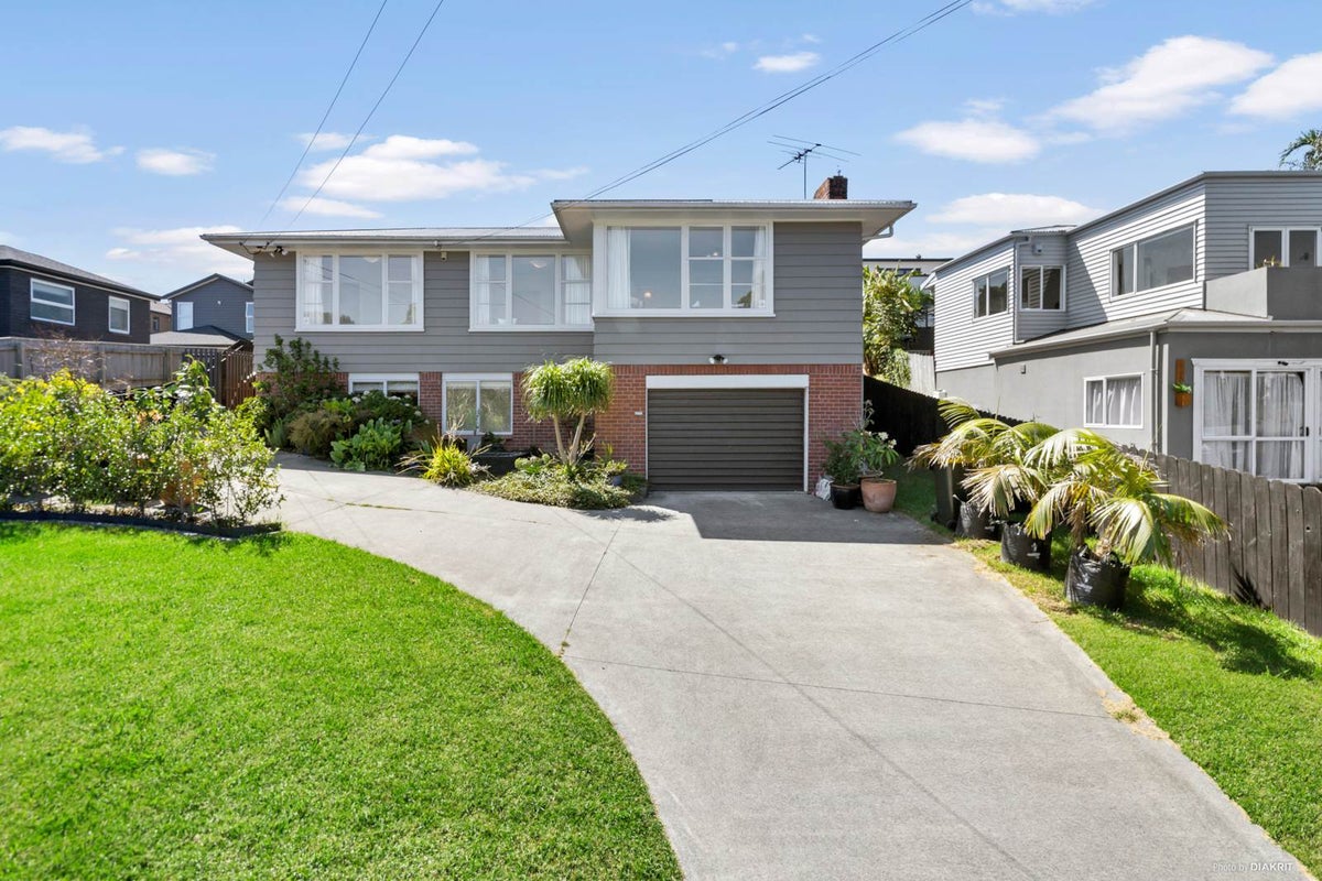 270 Whitney Street, Blockhouse Bay, Auckland - Carousel 1