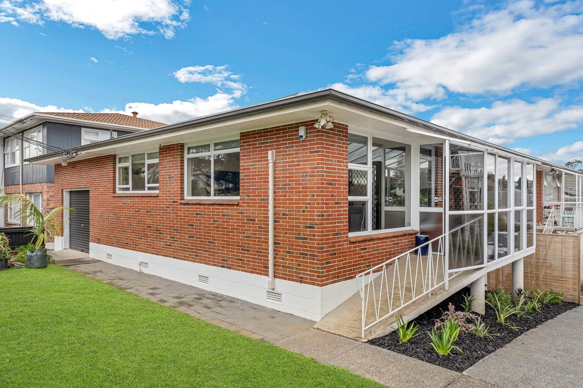 1/29 Clonbern Road, Remuera, Auckland - Carousel 2
