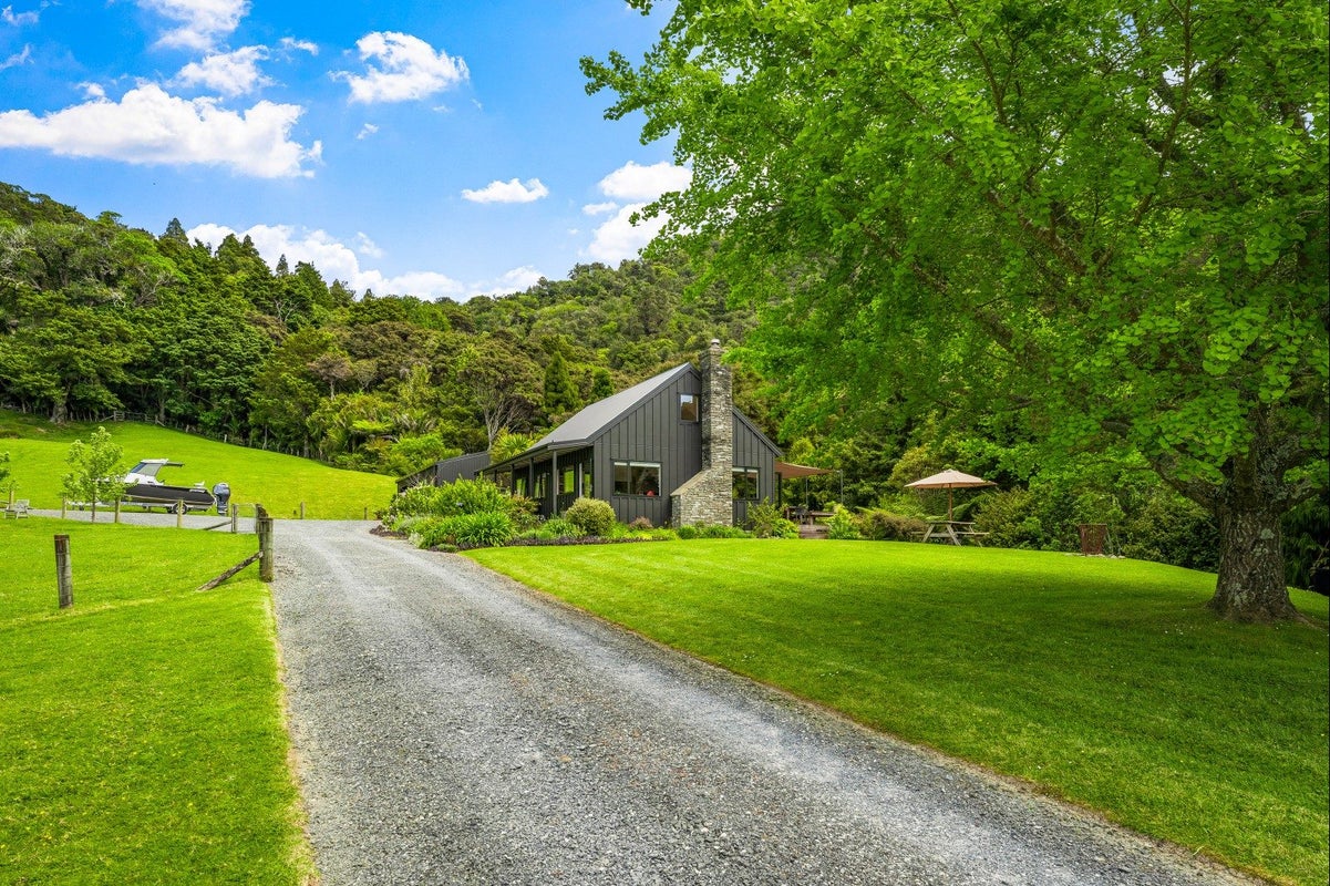 141 Omaha Valley Road, Warkworth - Carousel 1