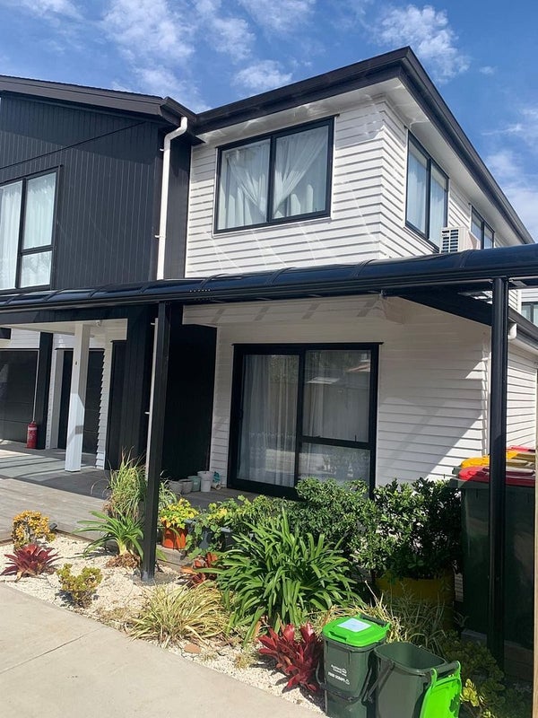 8A Tiraumea Drive, Pakuranga, Auckland - Carousel 1