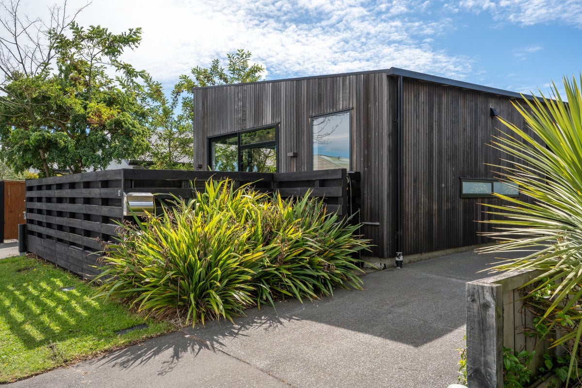 82 Sherborne Street, St Albans, Christchurch - Carousel 24