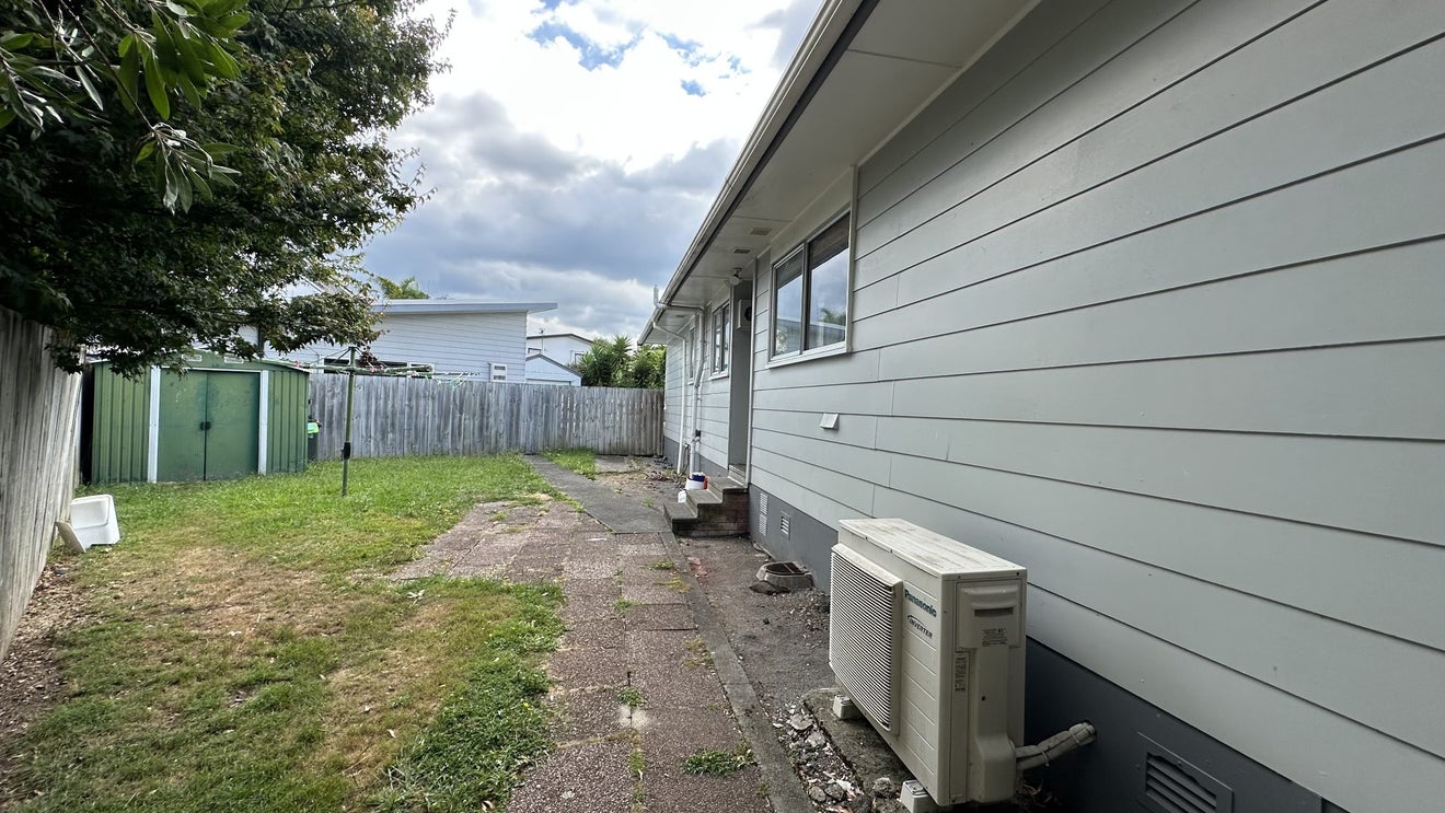 11 Greenock Road, Ranui, Auckland - Carousel 1