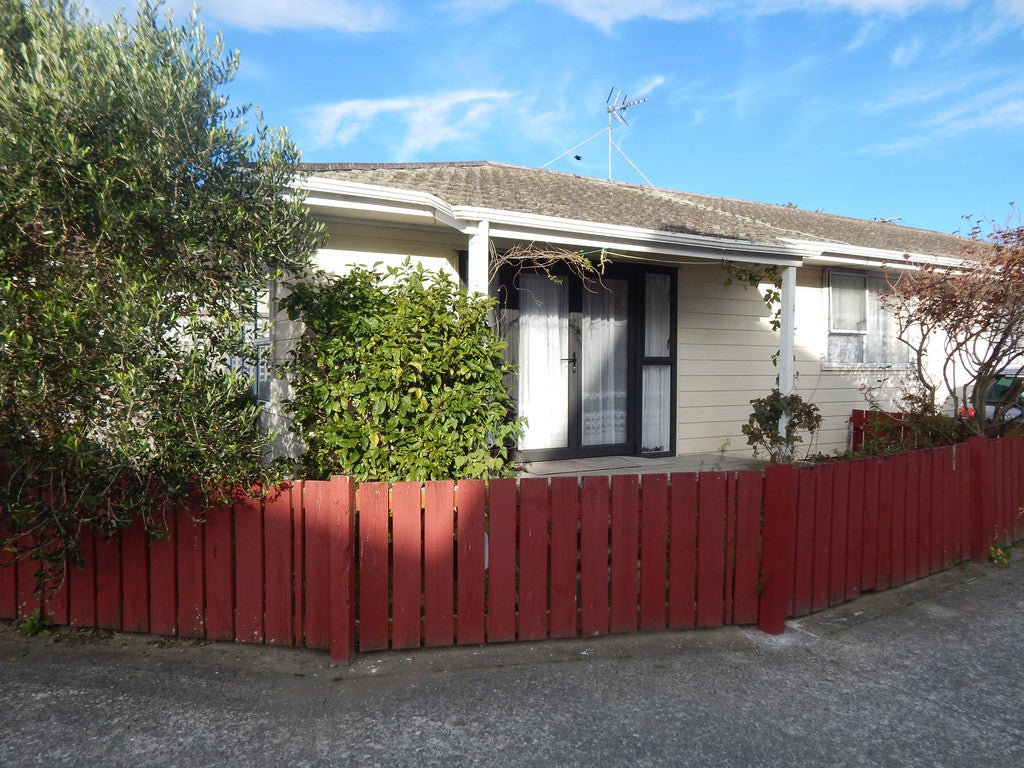 2/73 Randwick Crescent, Moera, Lower Hutt - Carousel 1