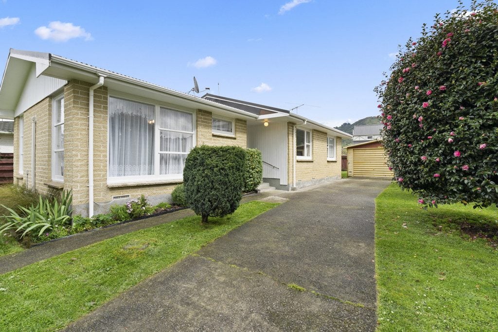 89 California Drive, Totara Park, Upper Hutt - Carousel 2