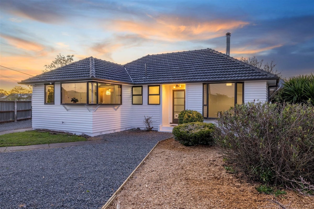 15 Merrington Crescent, Aranui, Christchurch - Carousel 12