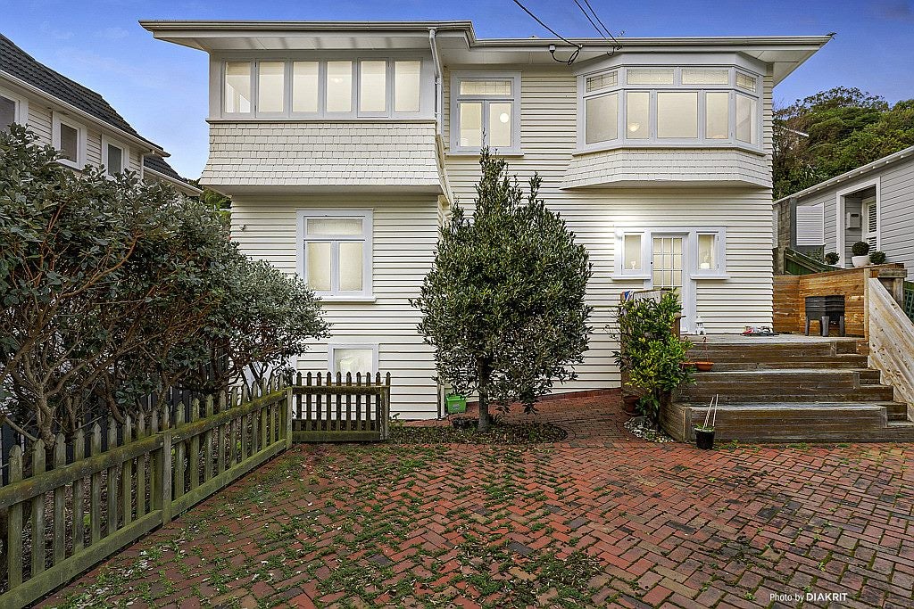 43 Clyde Street, Island Bay, Wellington - Carousel 2